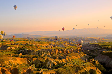 Viaje organizado a Turquía. PouTravel agencia de viajes 100% a medida. Contáctanos al 93 414 16 06. Conocemos los destinos en primera persona. Descubre los lugares más fascinantes del momento. Encuentra los destinos más exclusivos y de moda del momento. Viajes de lujo y Trato VIP. La mejor selección hotelera. SixSenses Istanbul, Shangri La Istanbul, vacaciones las playas de Turquía, Six Senses Kaplankaya, Globo en Capadocia. 