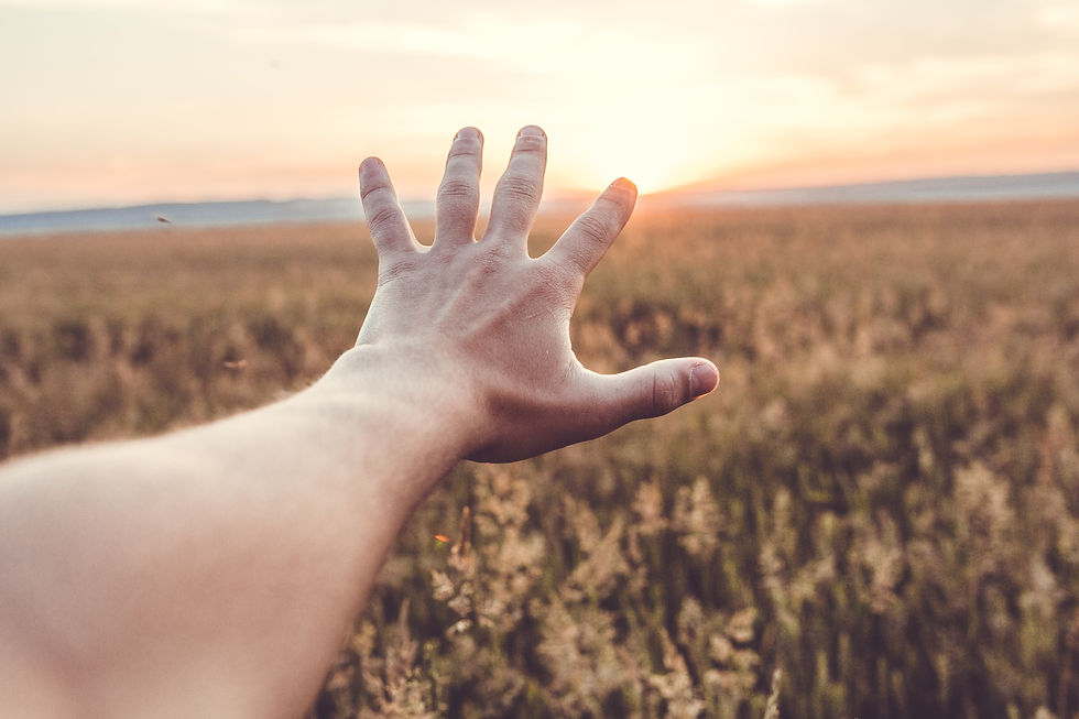 Mano en el horizonte
