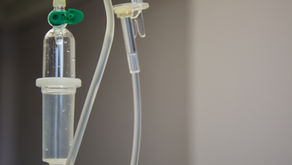 Quase todos os dias eu vejo a mesma cena se repetindo: Pacientes chegando até mim depois de passarem por “protocolos prontos” vendidos em clínicas como se fossem soluções milagrosas para emagrecimento