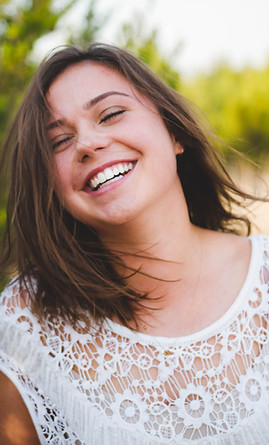 femme souriante