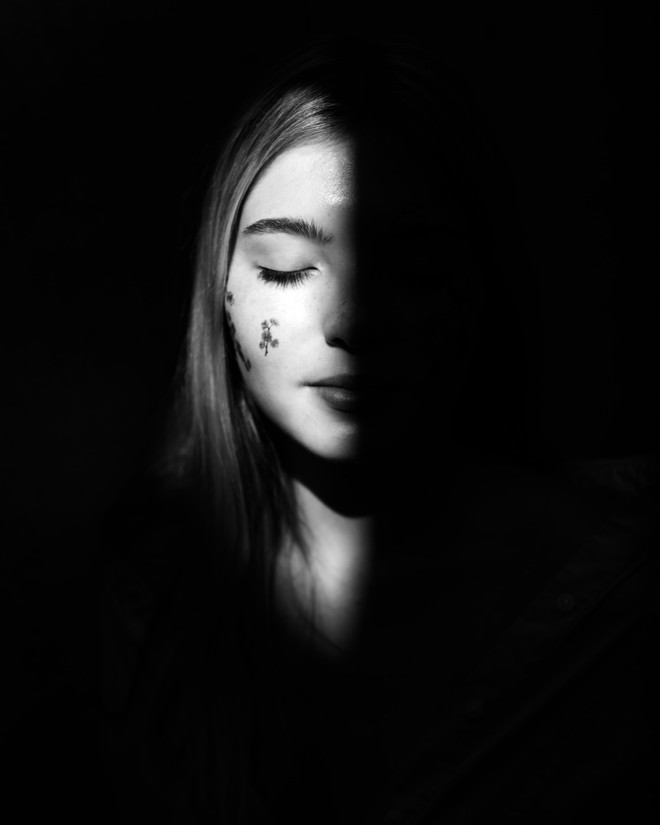 What is the advantage of creating space for paradoxical feelings?