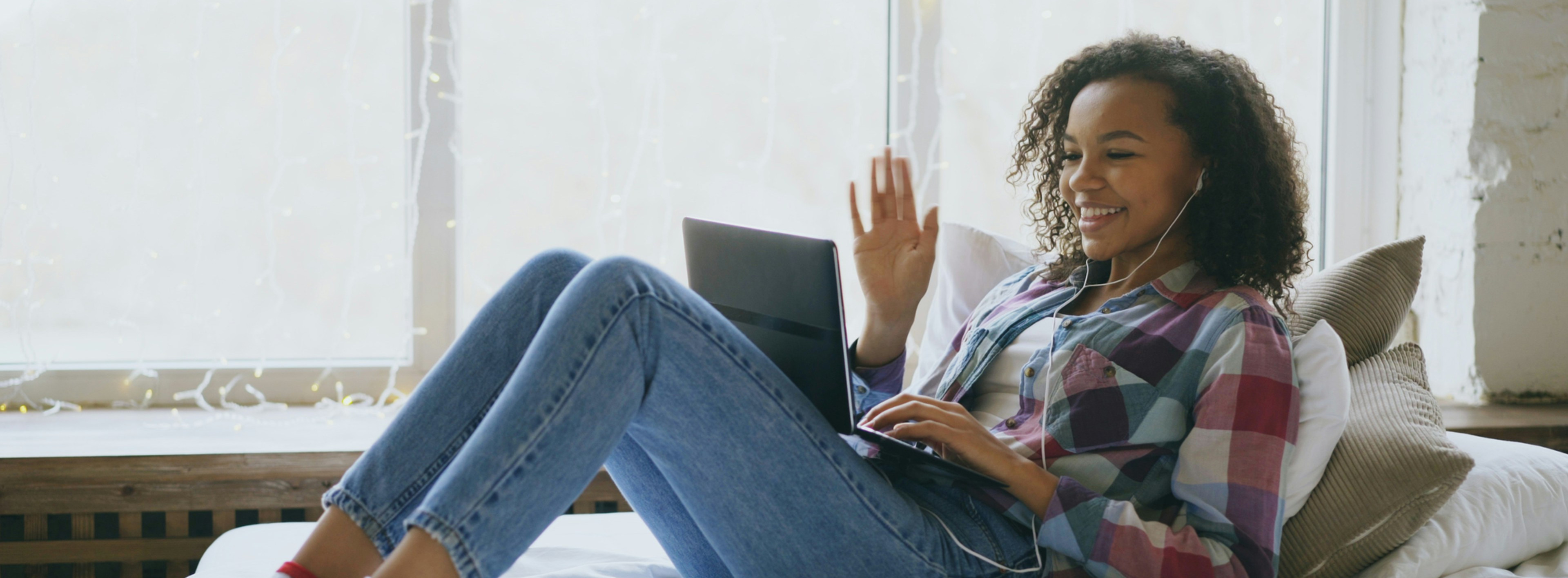 Paciente realizando terapia com psicóloga online