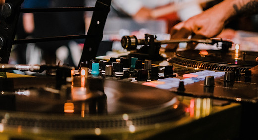 DJ