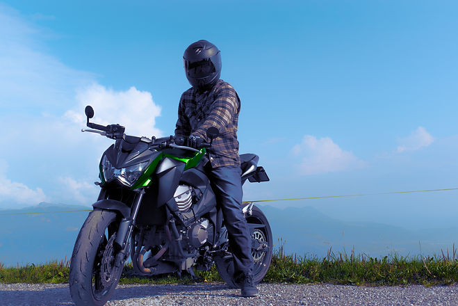 Motorcyclist sitting on motorbike Image by Nemanja Peric