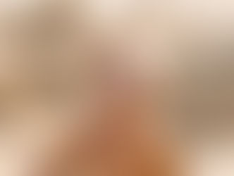 Kind met zonnebrandcreme op haar gezicht