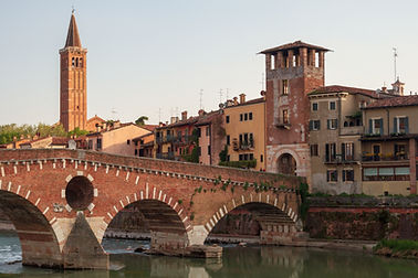 vista do centro de Verona da ponte sobre o rio AdigeImage by Henrique Ferreira