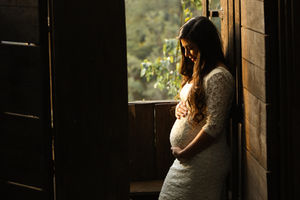 Award-Winning Maternity Pregnancy Photographer