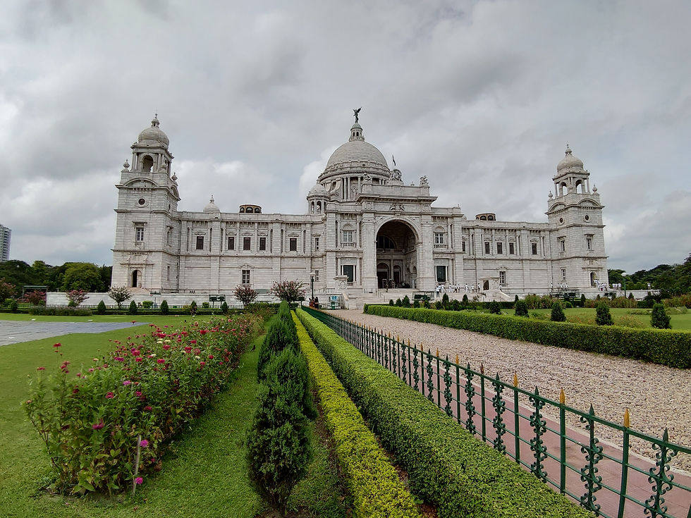 A grand monument dedicated to Queen Victoria