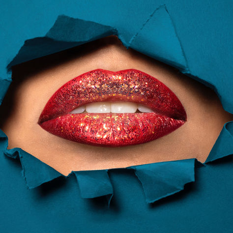 Pitching to Customers vs Pitching to Media – Why Your Strategy Needs a Split Personality