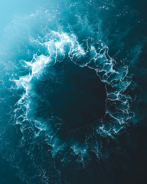 Audrey Zander leadership communication coach | A picture of a large circular wave in the ocean, to represent Audrey Zander, luxury corporate retreats in the South of France and how many of the trust and psychological safety exercises bring people in circles