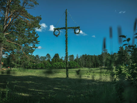 Trevlig midsommar önskar Mälarhöjdens Tennis!