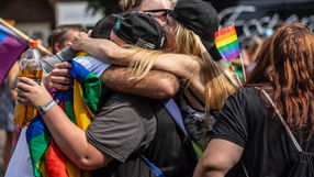 How to Find Community as a Queer Person