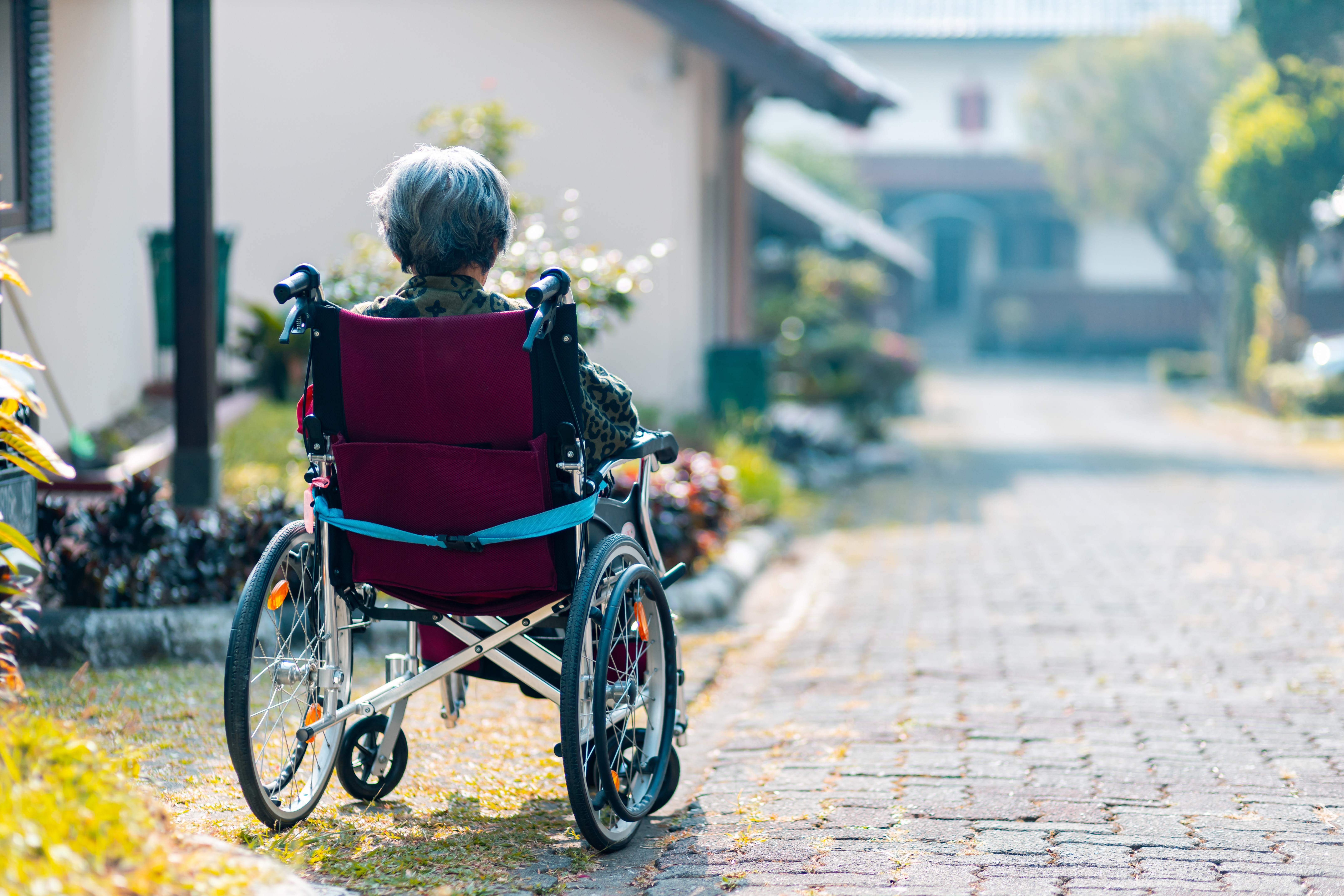 ROYAL OAKS INN - ASSISTED LIVING & MEMORY CARE