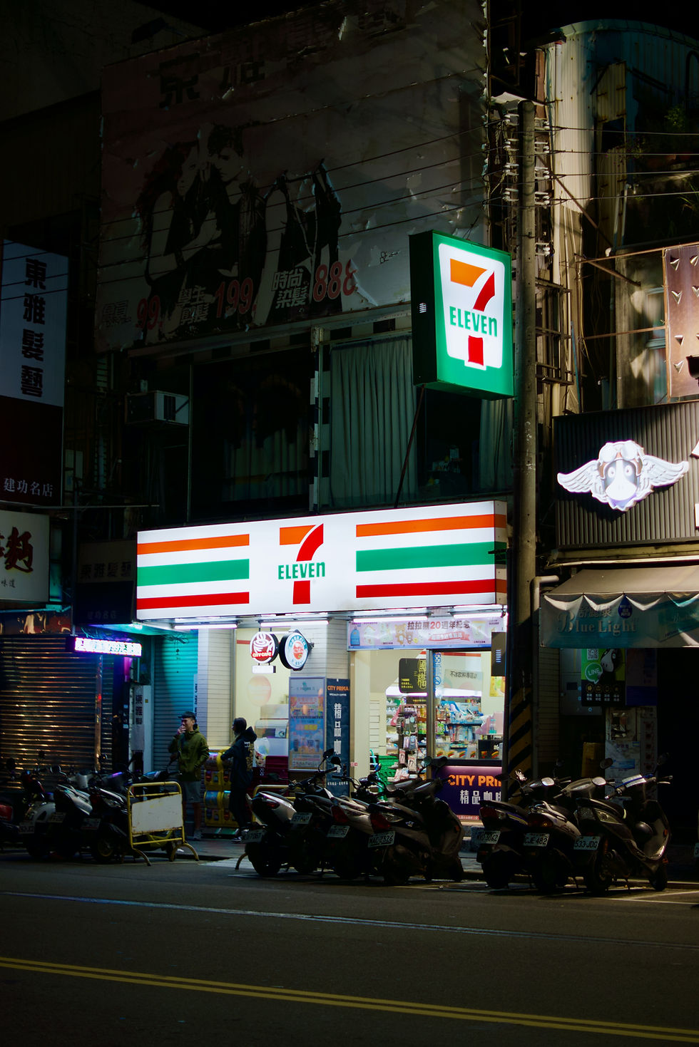 7-11 convenience store in dark