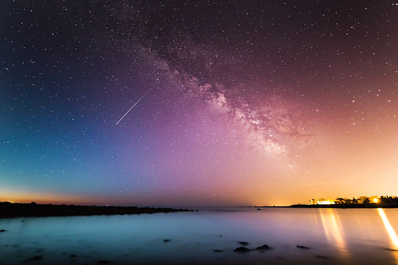« Il faut toujours viser la lune, car même en cas d'échec, on atterrit dans les étoiles » Oscar Wild