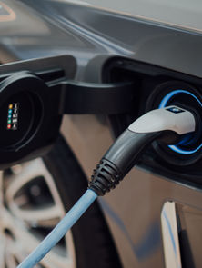 Carro Elétrico + Energia Solar: Como a Combinação se Paga em Menos de 5 Anos no Brasil