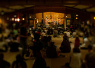 Prière commune à la communauté de Taizé lors d’un séjour spirituel