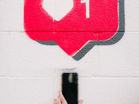 The Fall of Perfectionism in Social Media