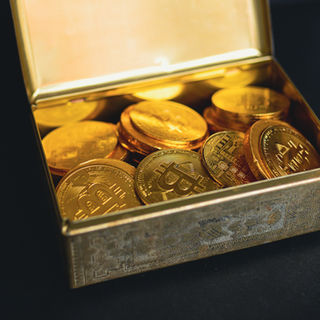 Turkish villagers find treasure during funeral procession!