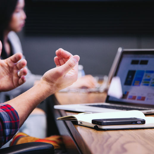 Unifying Communication for a Team Under Pressure