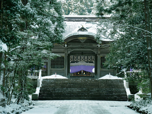 雪の新潟県、祖先の記憶を巡る旅