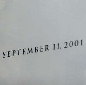 Gobernadora Kelly ordena izar banderas a media asta en conmemoración del 24 aniversario del 9/11