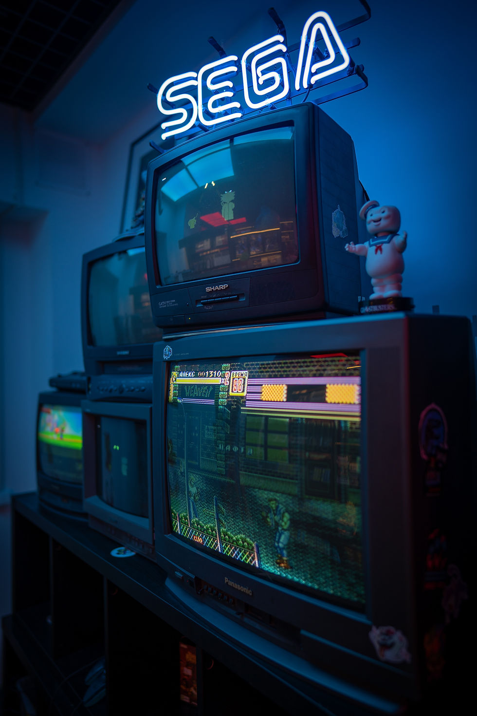 A list of Sega retro games displayed on TVs.