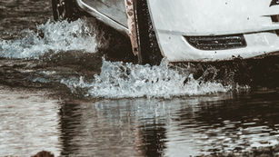 A função das ranhuras nos pneus e a prevenção da aquaplanagem