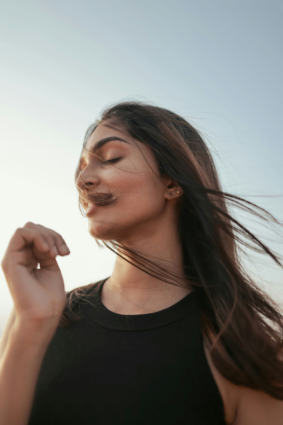 Femme aux yeux fermés. Impact de l'accompagnement dans un parcours de FIV