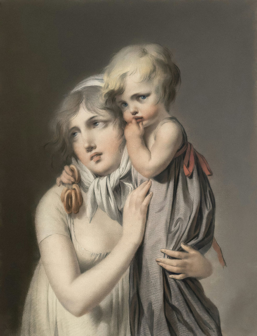 Uma mãe abraça a filha com afeto; a cena lembra uma imagem sagrada, mas pertence ao dia comum — amor silencioso e protetor.