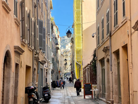 Submit a Guest Post in Toulon