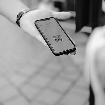 Image by Claudio Schwarz