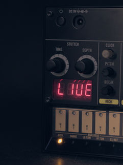 Synthesizer Rehberi: Müzik Üretiminde Temel Araç