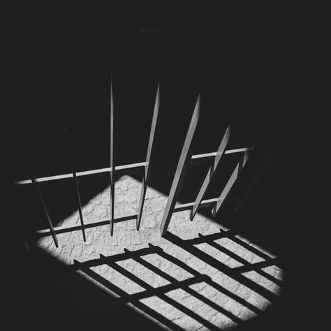 Sanction disciplinaire en prison en Belgique — infractions, sanctions, droits du détenu et procédure de contestation