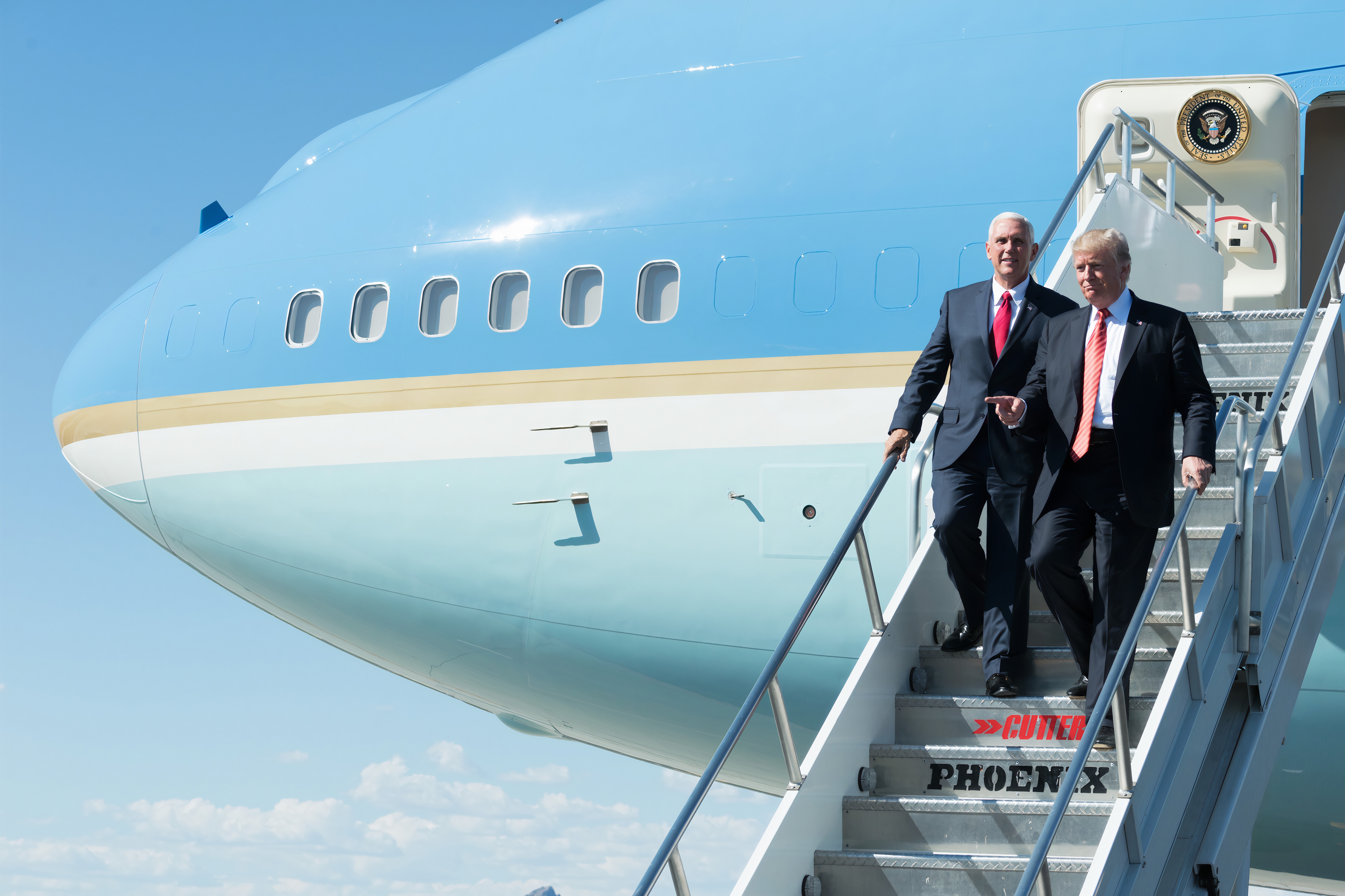 Trump autoriza despliegue de la Guardia Nacional de Texas para proteger funcionarios federales