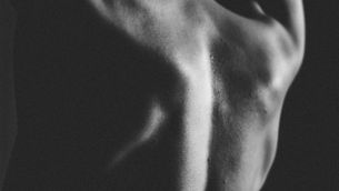 Schmerzen im mittleren und oberen Rücken: Ursachen, Symptome und effektive Hilfe