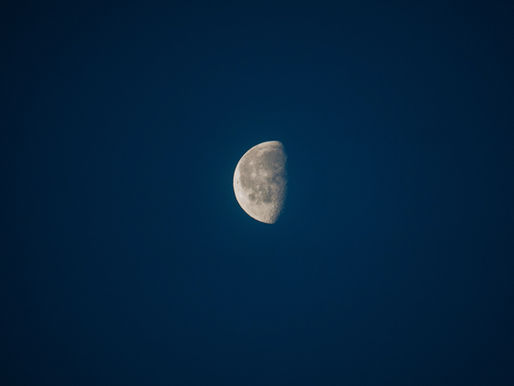 Rituales de cuarto creciente para abrir tus Caminos y encender tu Abundancia