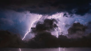 Maltempo, allerta meteo: i comuni del Tirreno predispongono ordinanze e divieti