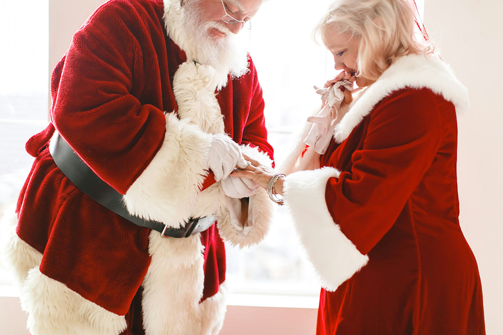 The Power Couple of the Season – Santa and Mrs. Claus –Make a Stop at the Louisville Zoo