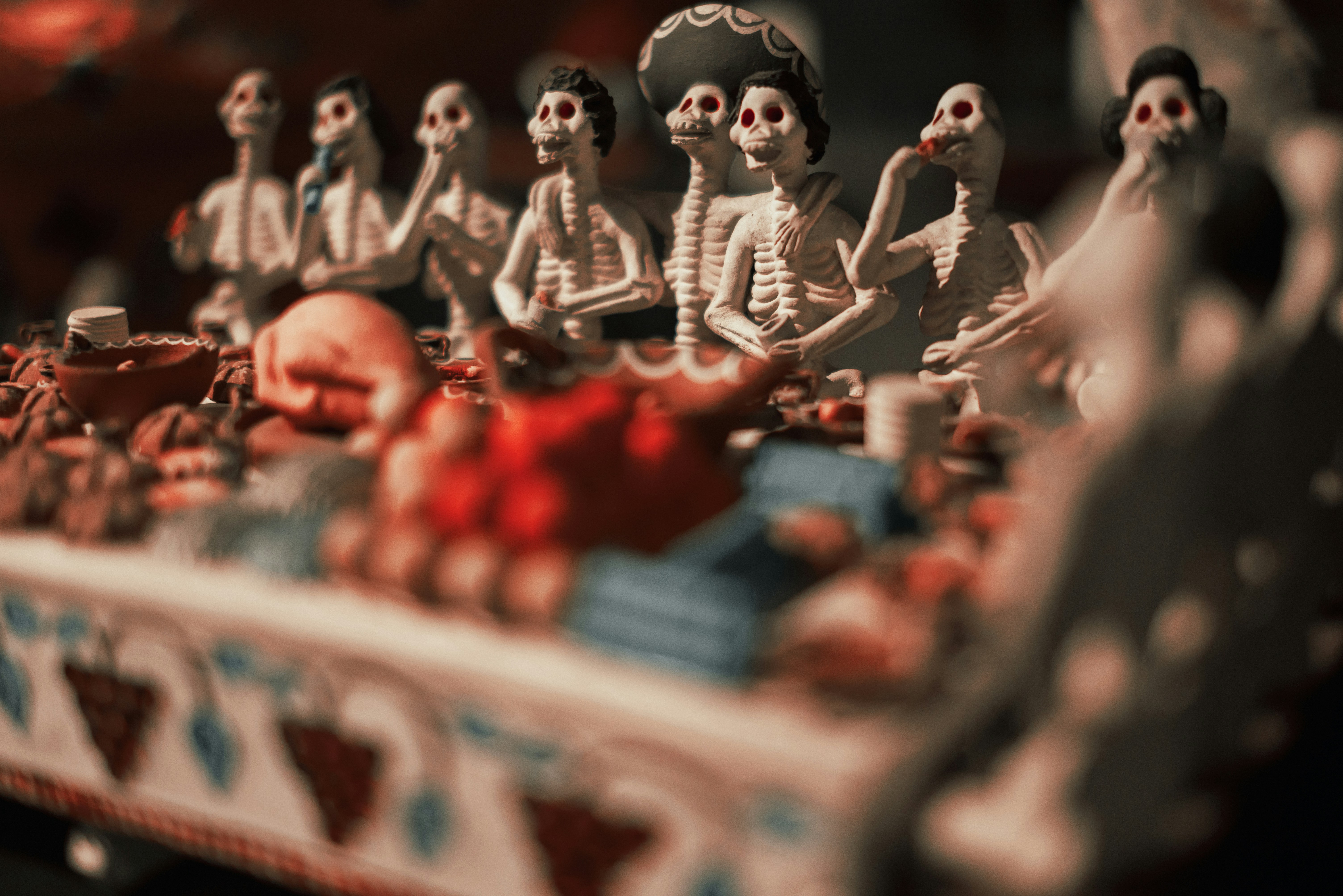 Megaofrenda en el Zócalo y homenaje a Guillermo del Toro marca el Día de Muertos en la CDMX