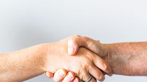 攜手傳主愛  聯手送溫情