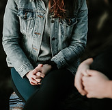 Woman sitting in a focused therapy session, representing an intensive therapy in Chicago, Illinois designed for deep healing, trauma resolution, and accelerated change through somatic and integrative methods.