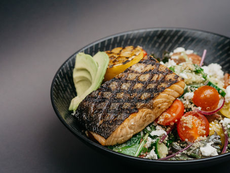 Example meals showing 30g protein portions for PCOS