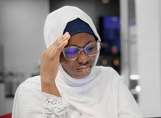 muslim girl on laptop