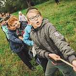 enfants jouant dans la nature