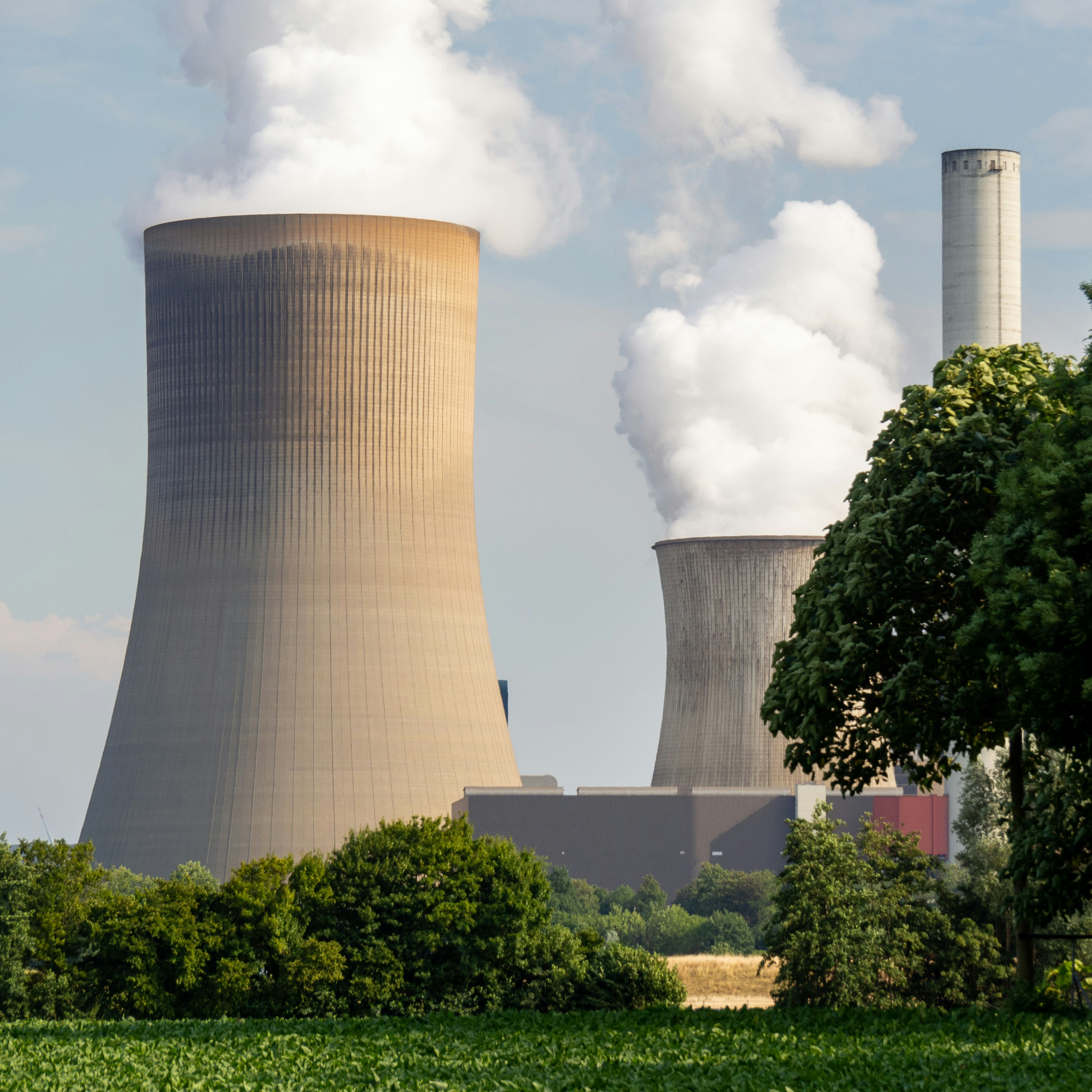 EE.UU. y Reino Unido firman alianza en energía nuclear y tecnología