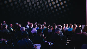 Entram nessa lista congressos, feiras, shows, festivais, competições esportivas, rodeios e eventos de entretenimento e lazer, entre outros.