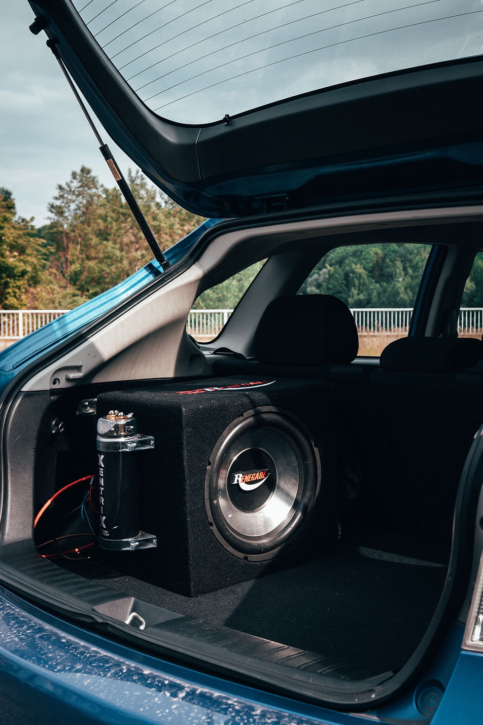Car audio repair and installation in Arizona for speakers, amplifiers, and custom sound systems