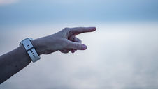 איך לגרום ל-ChatGPT ול-Gemini להמליץ על האתר שלך – המדריך האסטרטגי לבעלי עסקים בשנת 2026