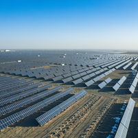 Energia solar impulsionará aumento global de 4,6 TW em energias renováveis até 2030, aponta AIE